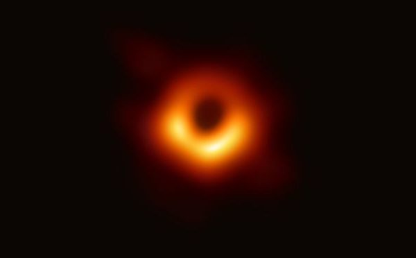 trou noir M87 EHT 2019