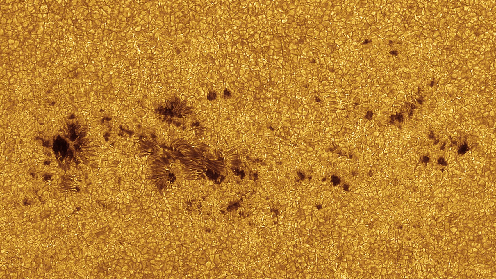 Taches, granulation, "bright spots" et "filigrees" dans la photosphère solaire en haute résolution, par David "Shaihulud" Dominé